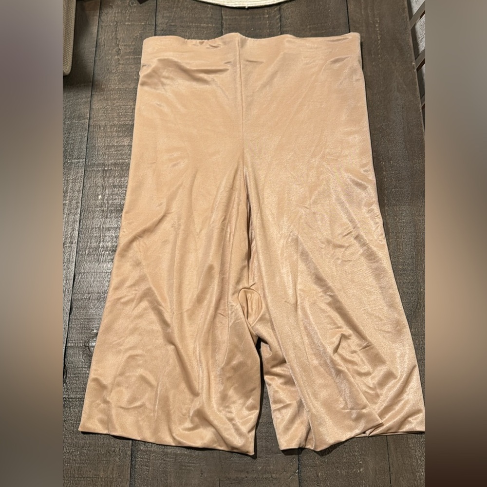 *SOLD* SPANX high waisted mid thigh